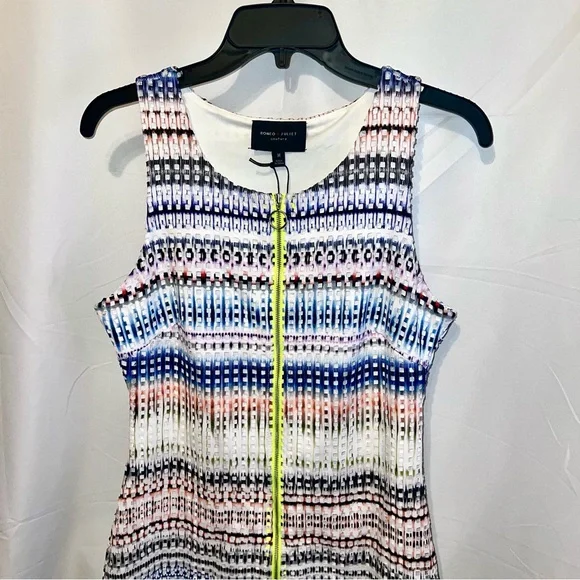 Romeo + Juliet Neon Multi Ombre Perforated Zip-Up Sleeveless A-Line Sheath Dress - Picture 4 of 11